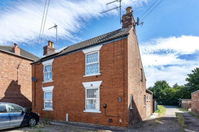 2 bed property, in Freiston Road, £125,000
