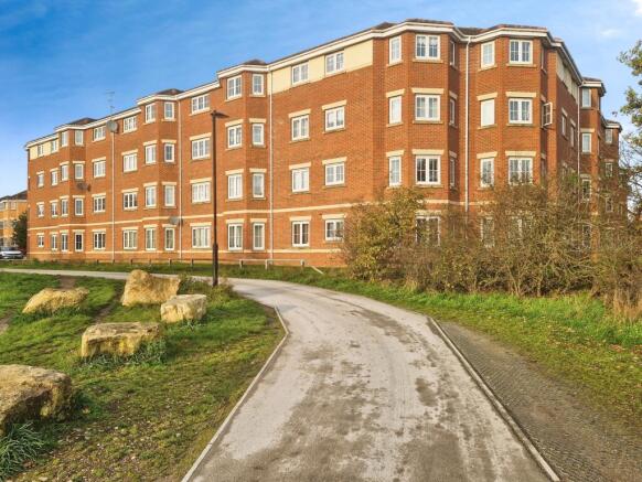 2 bed property, in Jenkinson Grove, £90,000