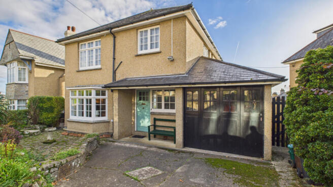 3 bed property, in Lariggan Crescent, £550,000