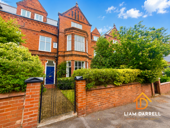 6 bed property, in Avenue Victoria, £450,000