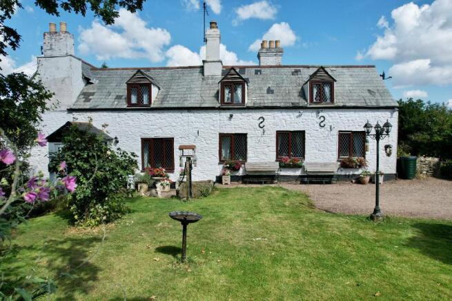 5 bed property, in Pencraig, £475,000