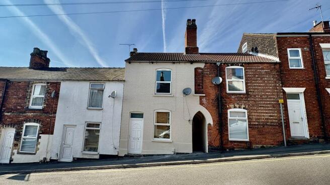 2 bed property, in Victoria Street, £150,000