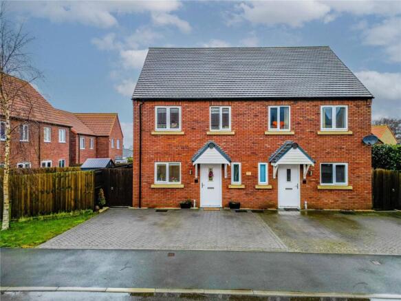 3 bed property, in Eperson Way, £270,000