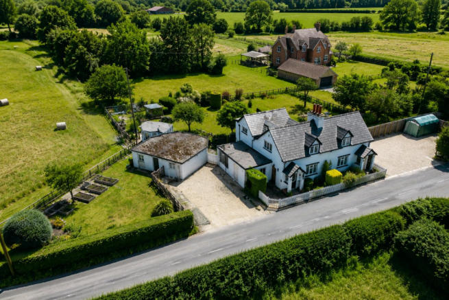 3 bed property, in Crookham Common Road, £500,000