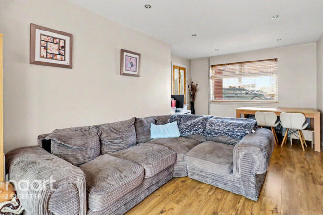 2 bed property, in Thurncourt Road, £190,000