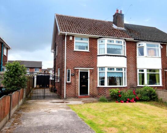 3 bed property, in Southport Road, £265,000