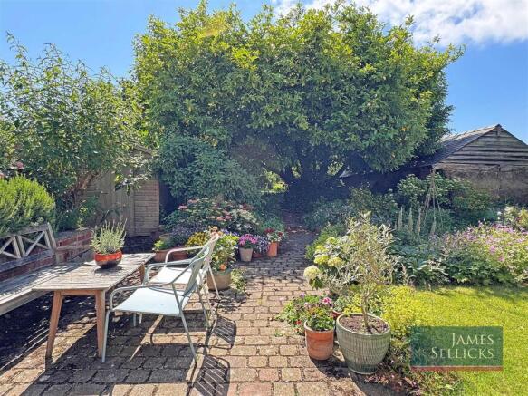 3 bed property, in High Street, £490,000