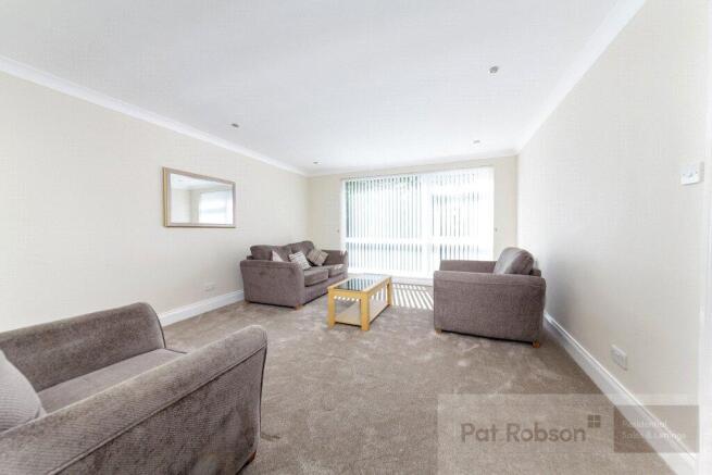 2 bed property, in Jesmond Park Court, £135,000