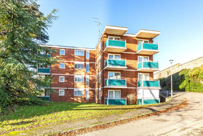 2 bed property, in Sunnyhill Drive, £195,000
