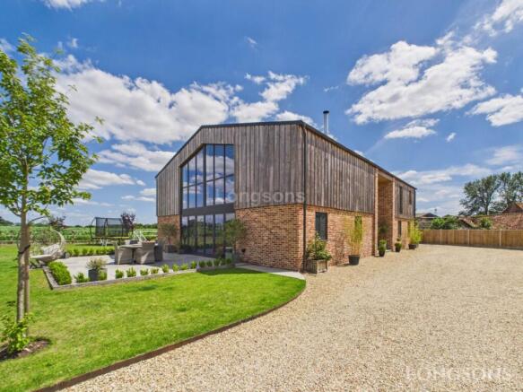 4 bed property, in Main Road, £1,250,000