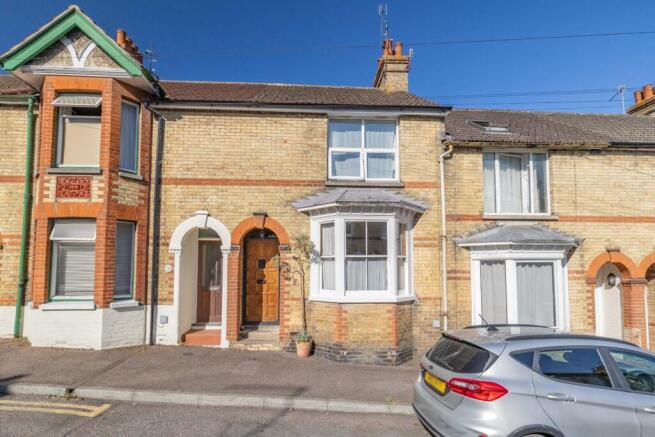 3 bed property, in Guildford Road, £325,000