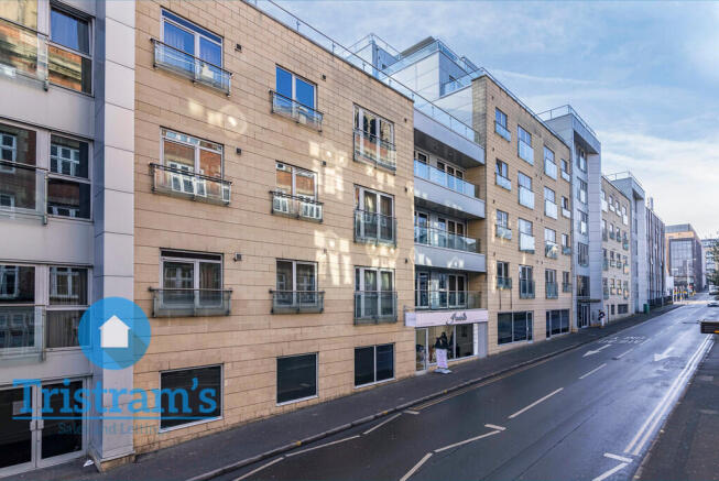2 bed property, in Hanley House, £160,000