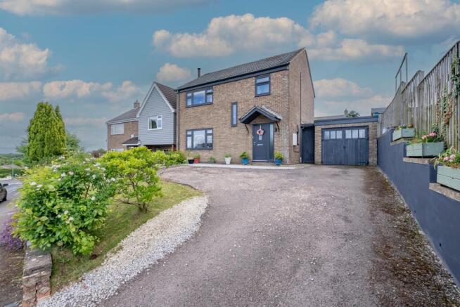 3 bed property, in Barrowell Lane, £465,000