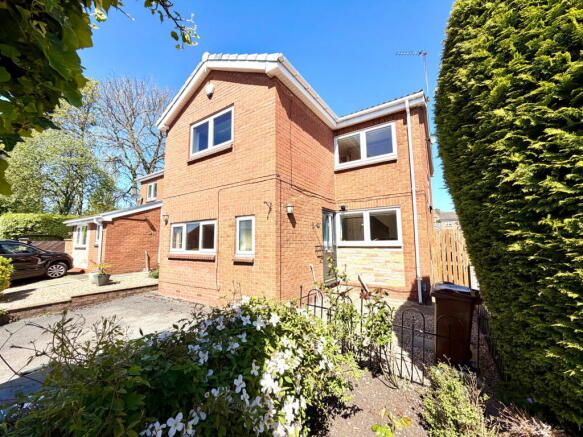 4 bed property, in Broomhead Court, £320,000
