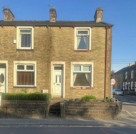 2 bed property, in Burnley Road, £65,000
