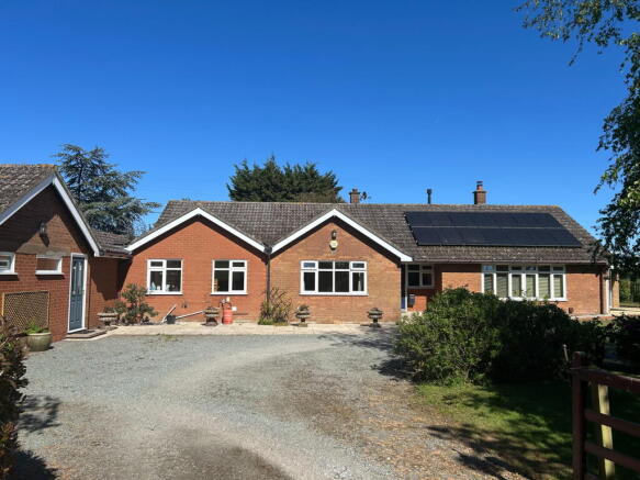 5 bed property, in Swilland, £675,000