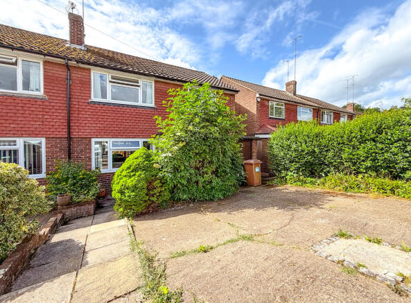 3 bed property, in Valley Walk, £580,000