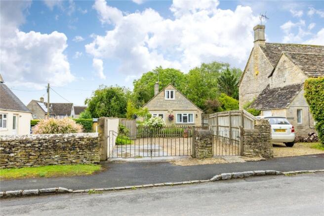 3 bed property, in The Green, £450,000