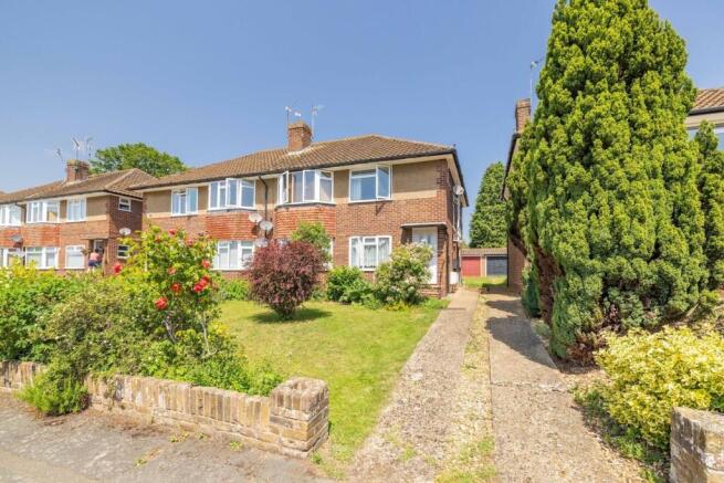 2 bed property, in Pennylets Green, £100,000