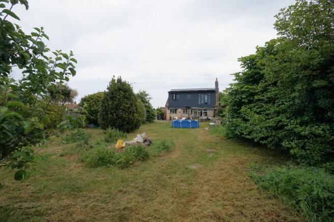 3 bed property, in Edward Drive, £410,000