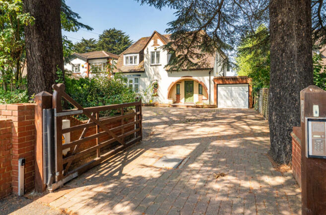 5 bed property, in Ouseley Road, £1,100,000