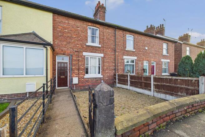 3 bed property, in Main Road, £150,000