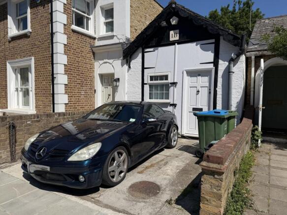 2 bed property, in Evelyn Road, £795,000
