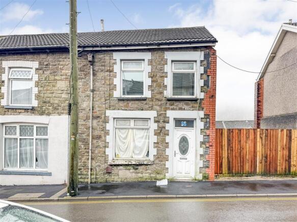 3 bed property, in Court Street, £110,000