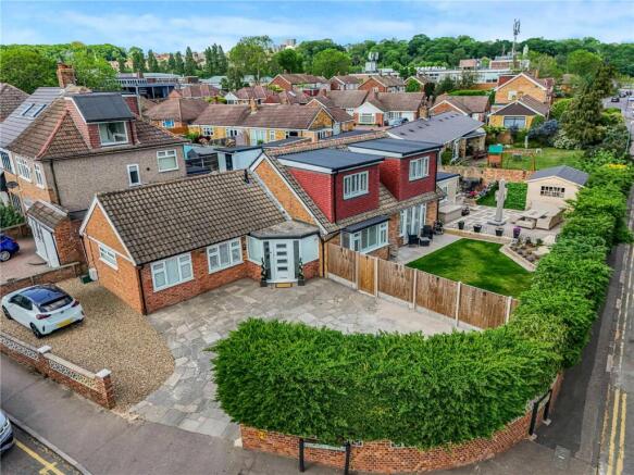 4 bed property, in Hartford Road, £875,000
