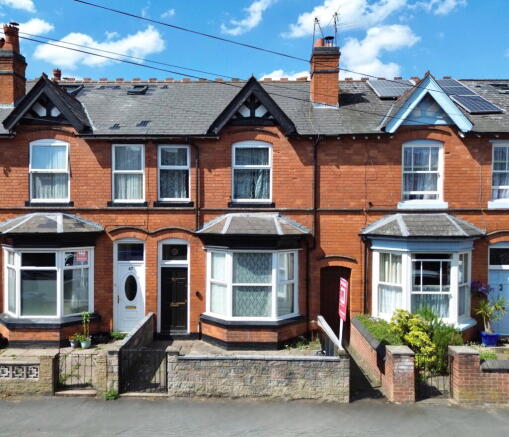 3 bed property, in Heathfield Road, £240,000