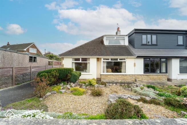 3 bed property, in Meadow Drive, £250,000