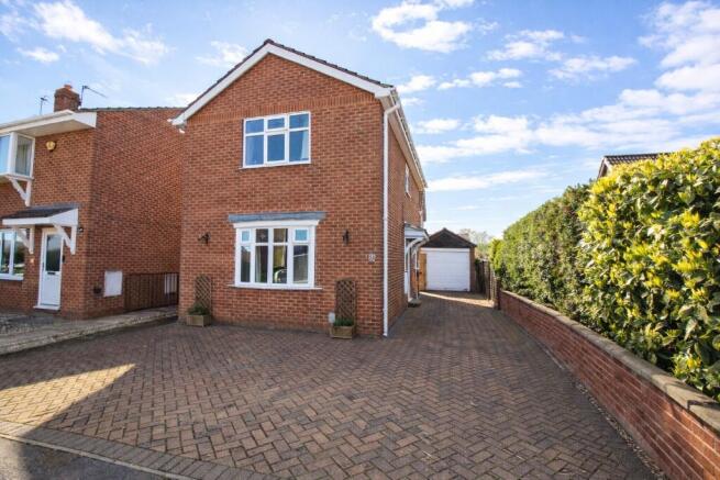 2 bed property, in Acklam Road, £215,000