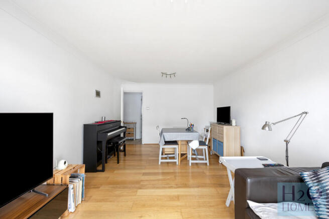 2 bed property, in Britannia Court, £349,950