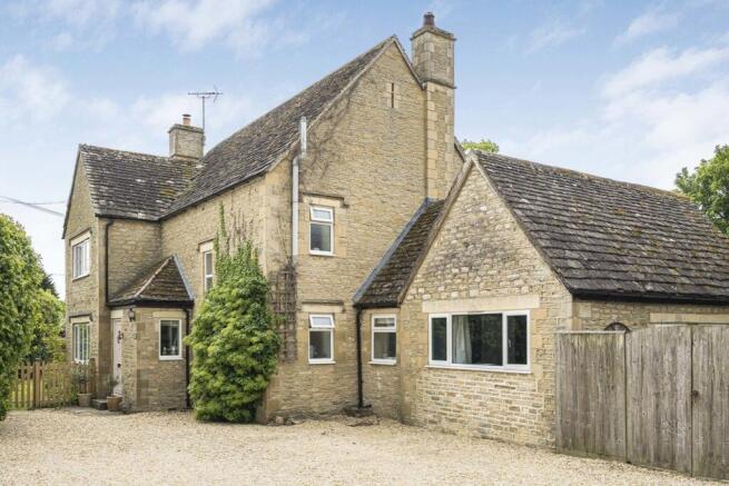 4 bed property, in Rixon Gate, £775,000