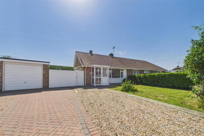 2 bed property, in Oxford Drive, £350,000