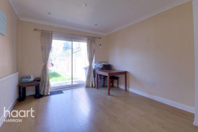 4 bed property, in Kenmore Avenue, £575,000