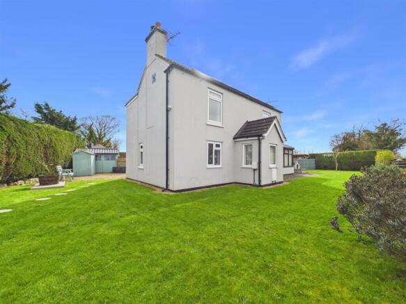 3 bed property, in Mablethorpe Road, £550,000