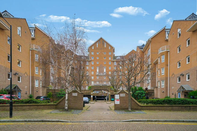 1 bed property, in Homer Drive, £385,000