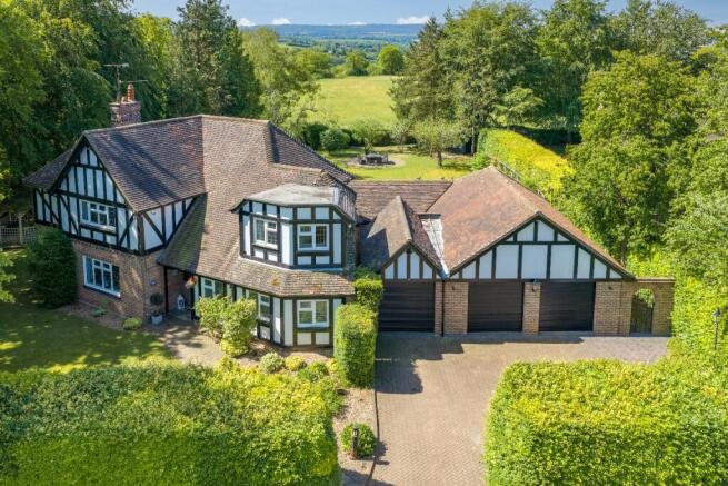 4 bed property, in The Avenue (Private Road), £1,250,000