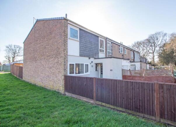 3 bed property, in Robin Gardens, £260,000