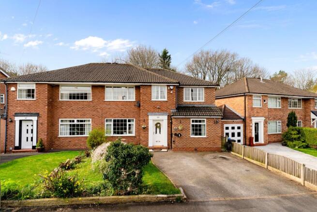 5 bed property, in Blenheim Road, £525,000