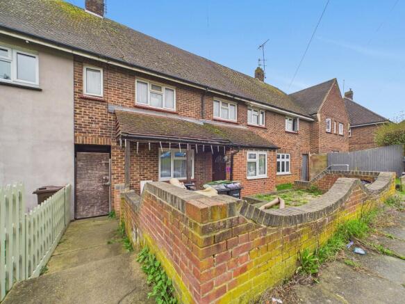 4 bed property, in Taunton Vale, £375,000