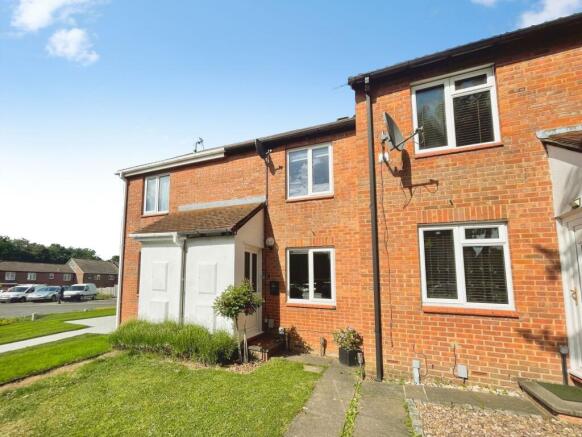 2 bed property, in Heathfield, £284,000