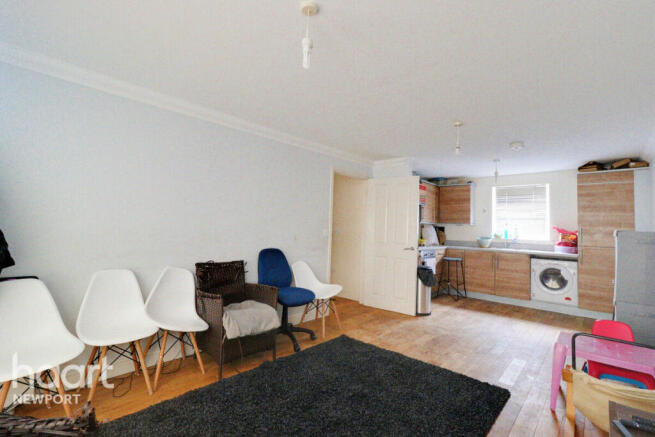 2 bed property, in Alicia Crescent, £120,000
