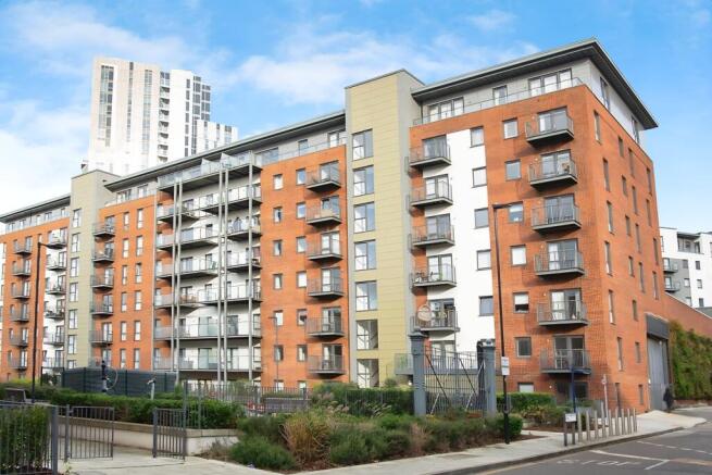 2 bed property, in John Thornycroft Road, £220,000