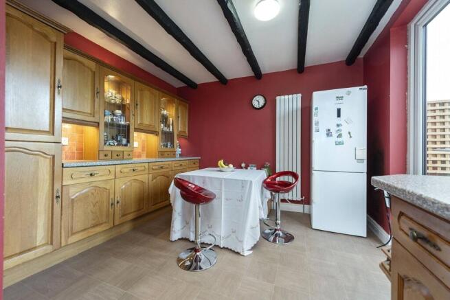 5 bed property, in St. Albans Road, £725,000