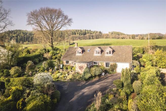 4 bed property, in Weston Under Penyard, £580,000