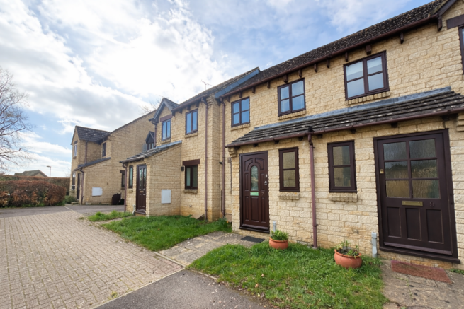 3 bed property, in The Green, £280,000