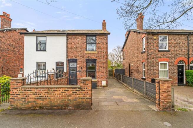 2 bed property, in Wythenshawe Road, £350,000