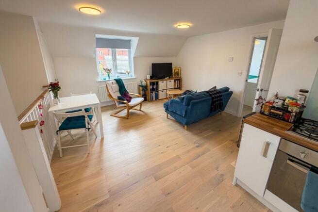 2 bed property, in Turner Drive, £375,000